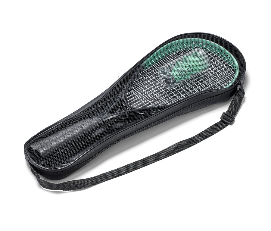 Ein Turbo-Badminton-Set in einer schwarzen Tasche.