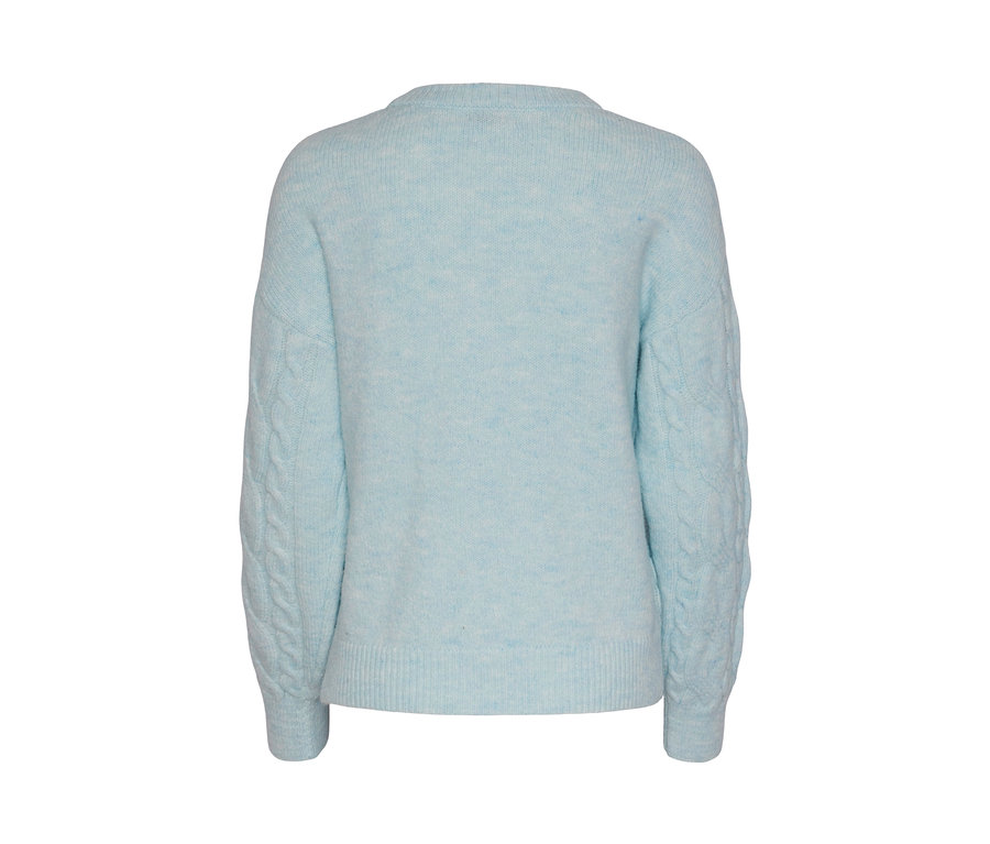 Hellblauer Strickpullover.