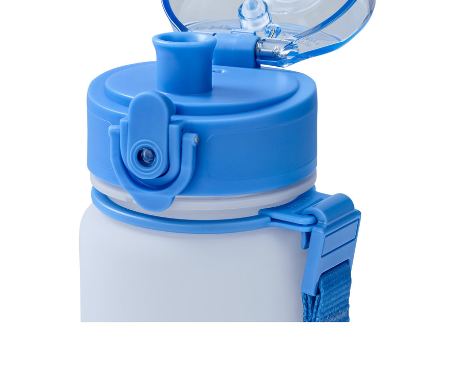 Detailaufnahme einer blauen, geöffneten Trinkflasche.