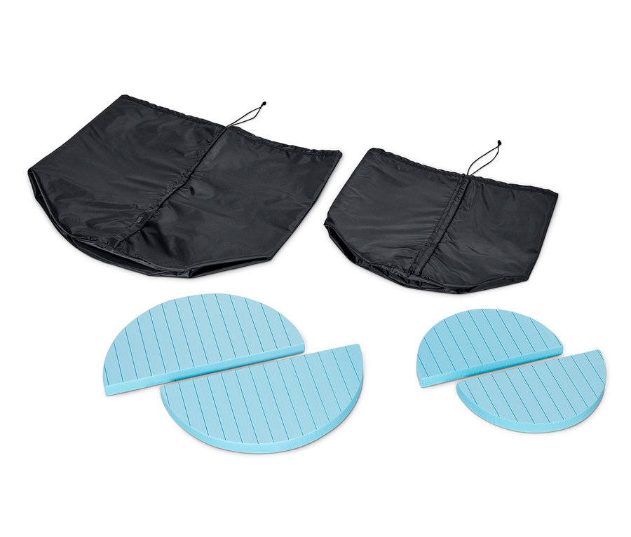 Zwei schwarze Säcke mit Kordelzug und zwei Sätze blaue Halbkreiseinsätze auf weißem Hintergrund.