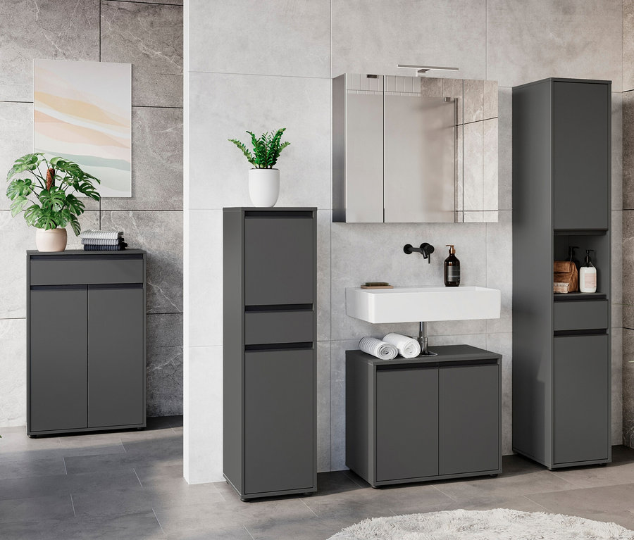 Badezimmer mit graphitfarbener Kommode Lemont, Waschbecken und Spiegelschrank.