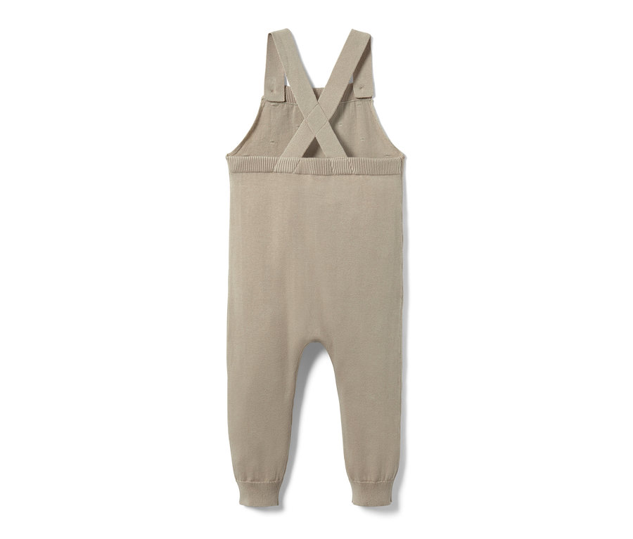 Baby-Strick-Latzhose in Beige von hinten.