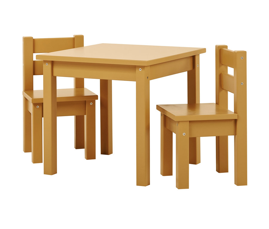 Ockergelbes Tisch- und Stuhlset.