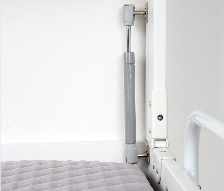 Detailaufnahme von roba Wandwickelregal mit Wickelauflage »roba style grau« mit grau gesteppter Auflage.