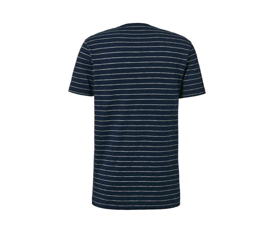 Rückansicht eines T-Shirts mit Rundhalsausschnitt und horizontalen Streifen.