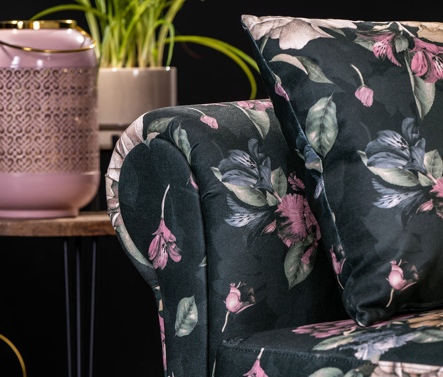 Detailansicht der linken Seite der Recamiere »Evelyn« mit Blumenmuster.