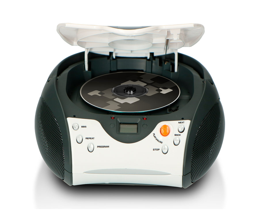 Weißer Lenco SCD-24 Boombox CD-Player mit Radio und Kopfhöreranschluss mit geöffnetem Deckel und eingelegter CD.