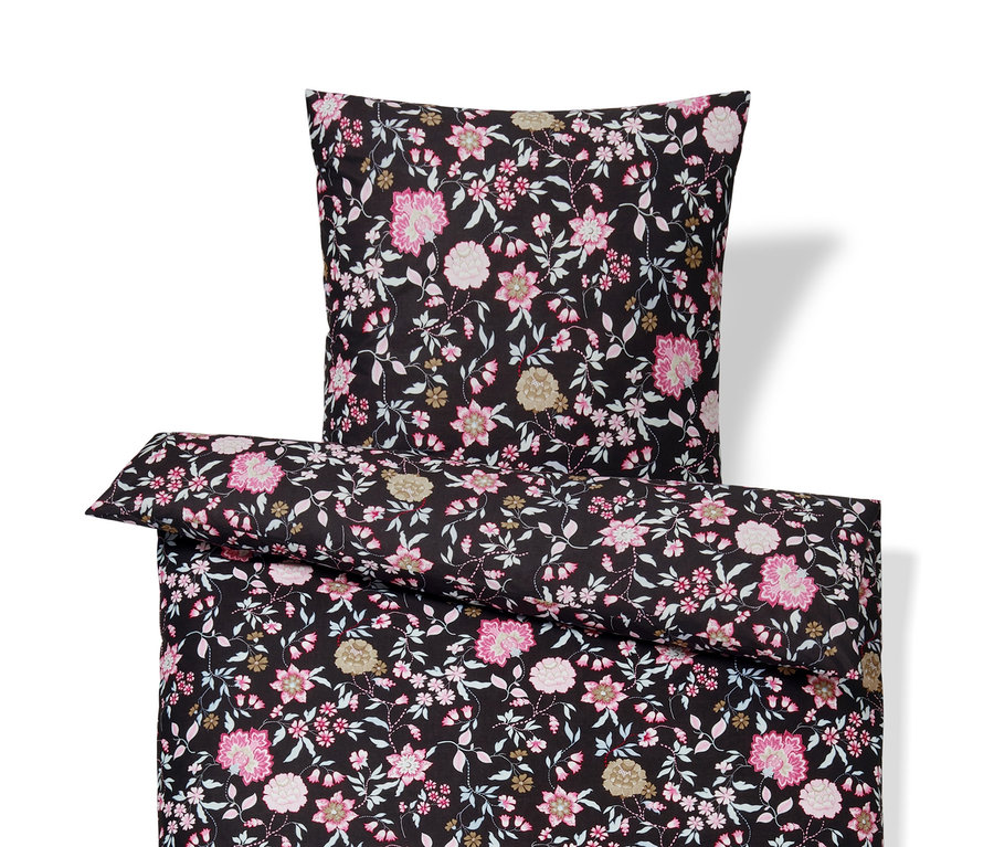 Schwarze Renforcé-Bettwäsche mit Blumenmuster und Kissenbezug.