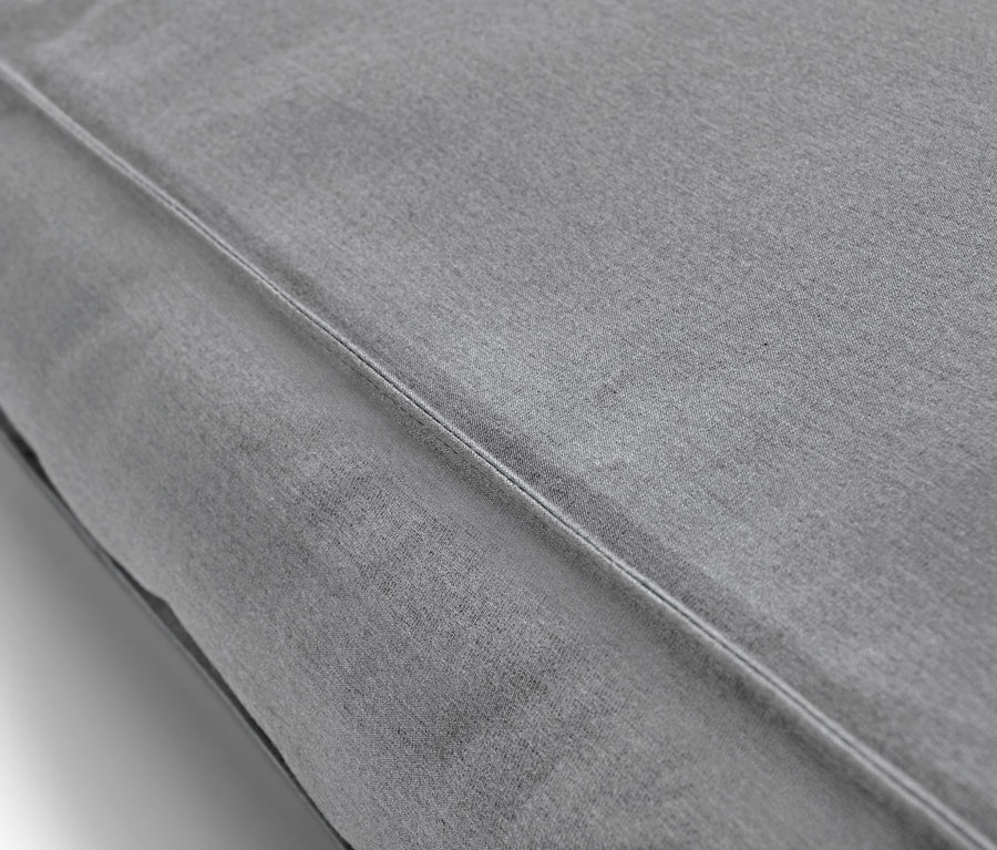 Detailaufnahme einer grauen Premium-Einzelliege mit Sunbrella®-Stoff.