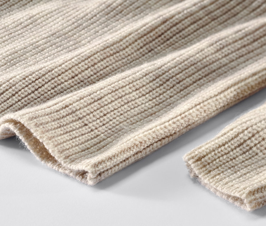 Detailansicht eines Kinder-Wollpullovers.