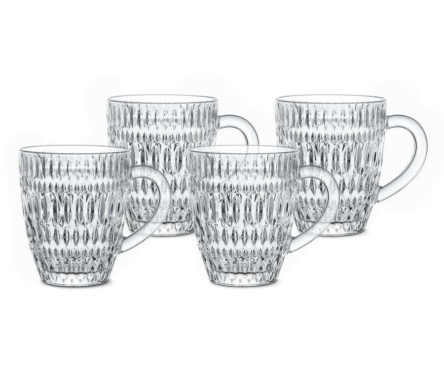 Vier Nachtmann Becher »Ethno« aus Glas mit Relief stehen im Feld.