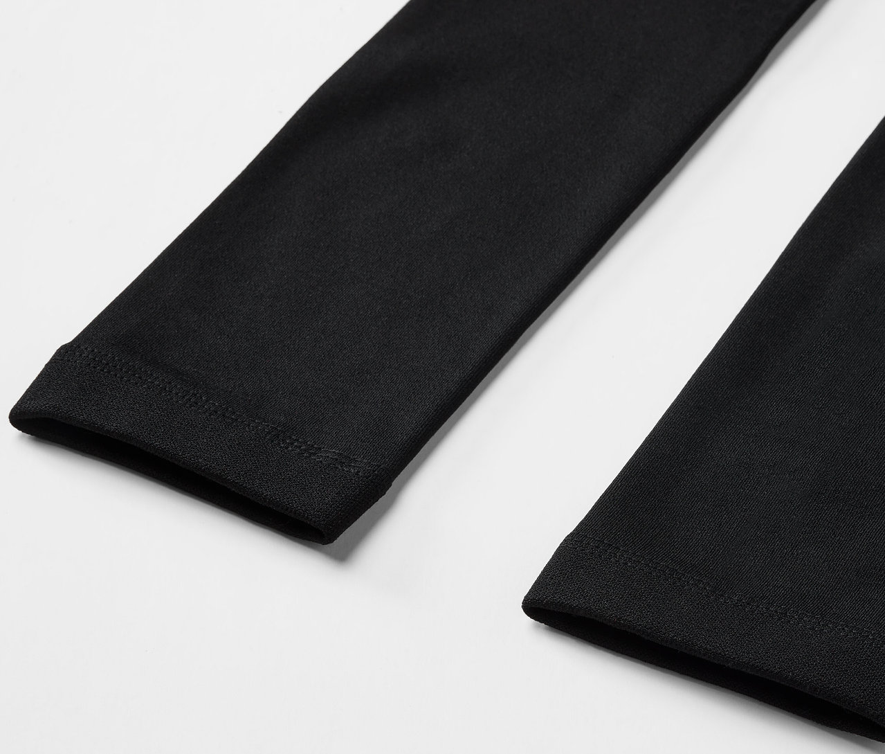 Detailaufnahme von schwarzen Leggings.