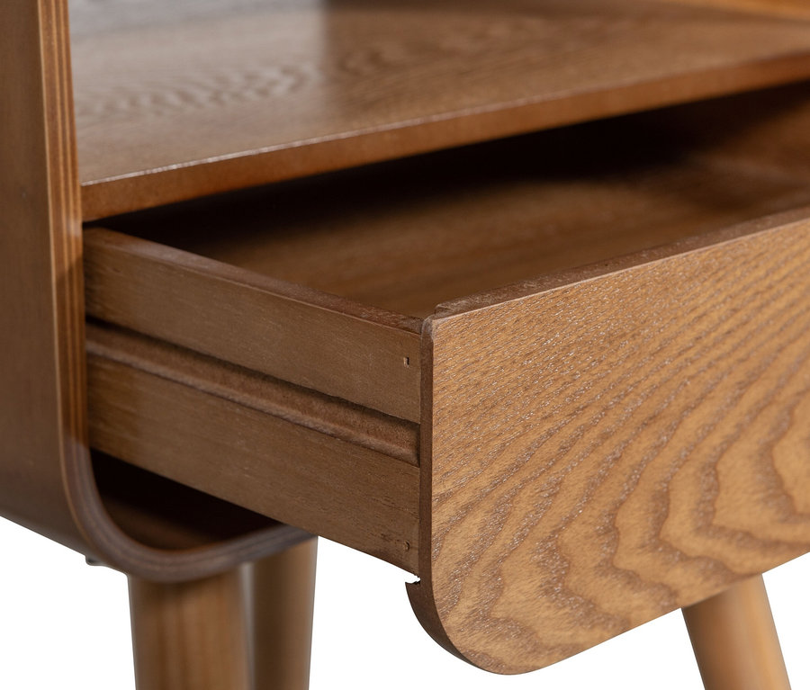 Detailansicht des Woood Nachttischs »Nils« aus Naturholz mit offener Schublade.