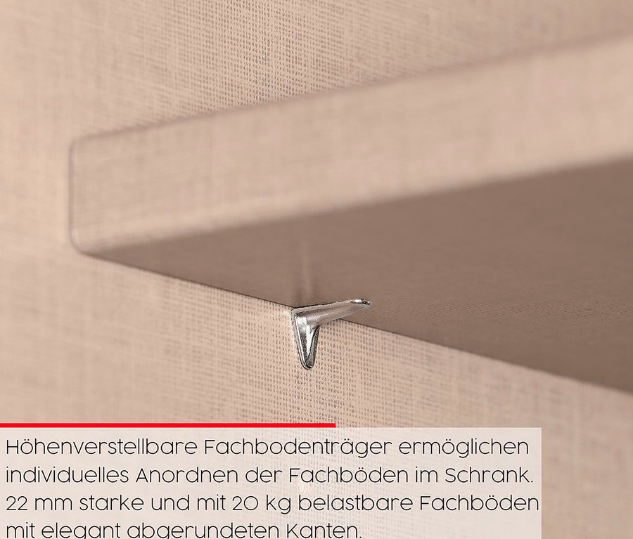 Ein Regal ist mit einer Metallhalterung an der Wand befestigt.