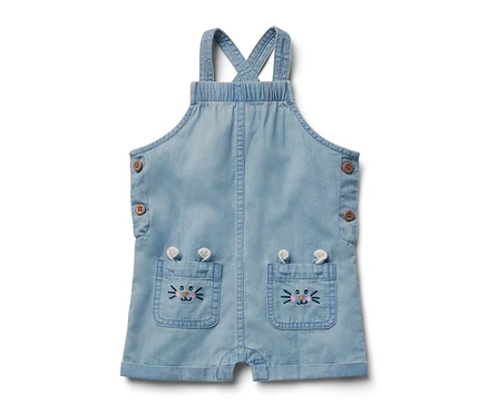 Kinder Chambray-Latzhose mit Tierapplikationen auf den Taschen.
