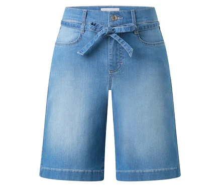 Hellblaue Jeans-Culottes mit Bindegürtel und zwei Taschen vorne.