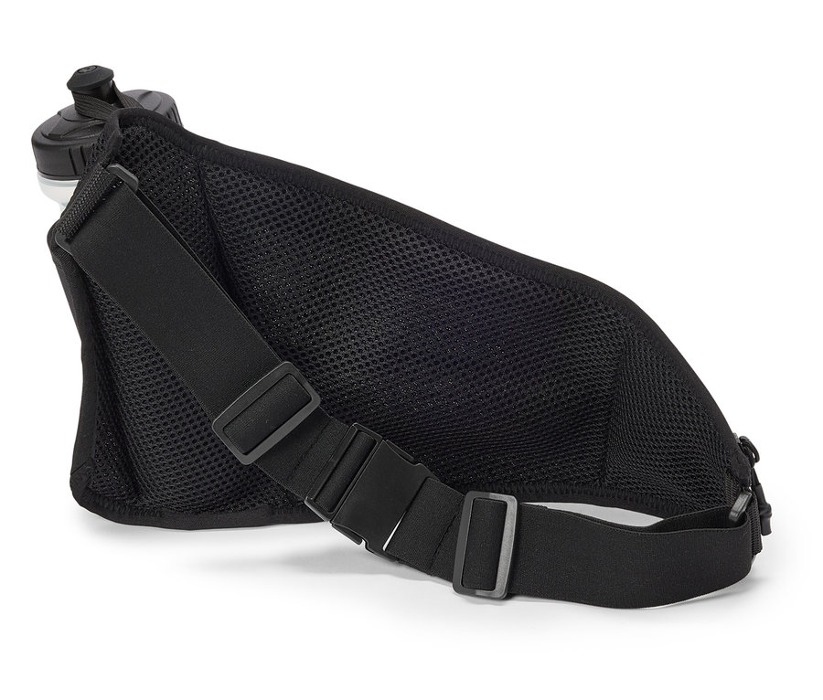 Schwarze Gürteltasche mit verstellbarem Riemen und einer Wasserflasche in der Halterung.