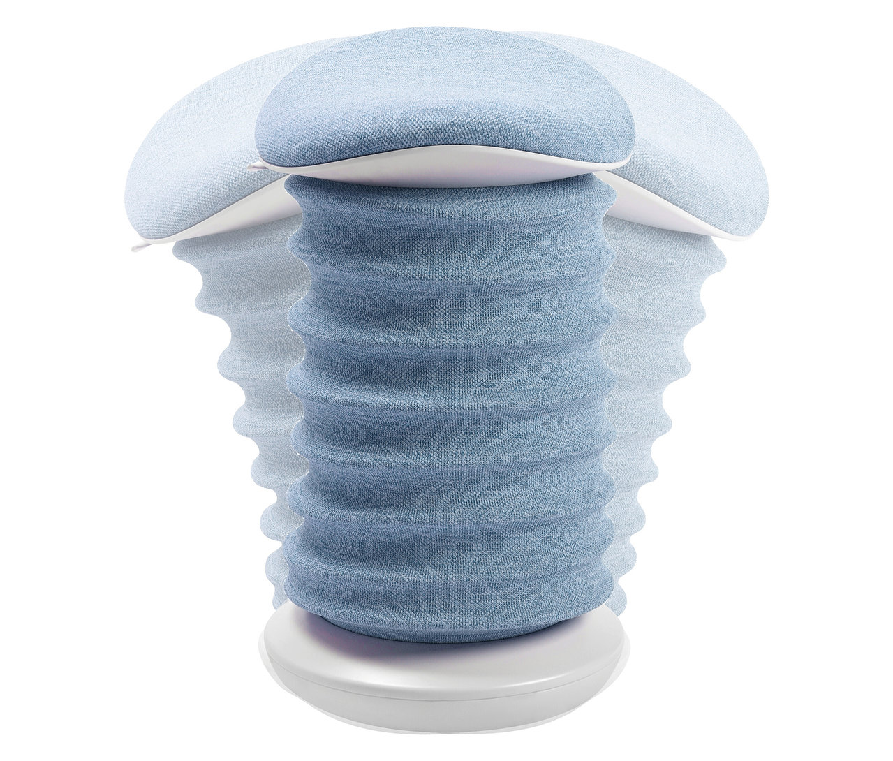 Blauer Sitness 4D Hocker auf einem weißen Hintergrund.
