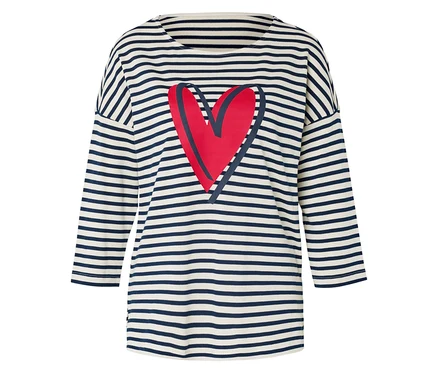 Gestreiftes Langarmshirt mit rotem Herzaufdruck.