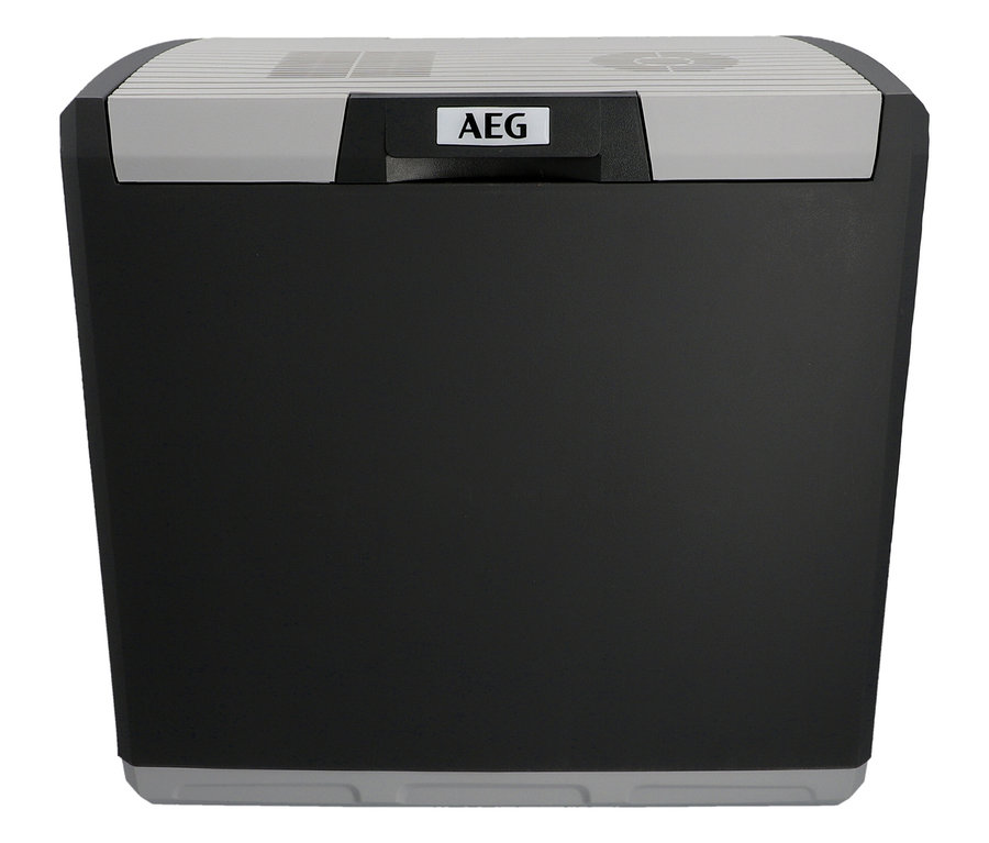 Schwarze und graue AEG Kühlbox »KK 28« mit dem AEG Logo auf der Vorderseite.