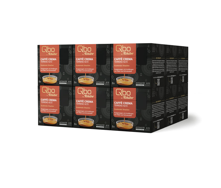 Großer Stapel schwarz-oranger Qbo Caffè TERRENO ALTO Kaffeekapsel-Boxen (144 Kapseln), jede zeigt eine Tasse Kaffee mit Crema.