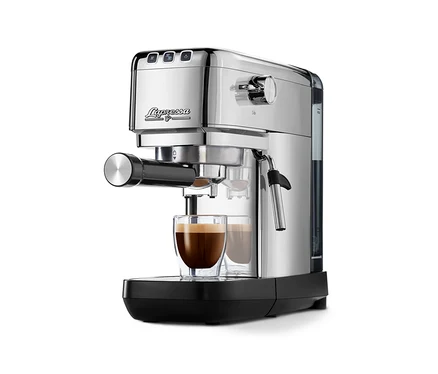 Silberne Lapressa Siebträgermaschine Profi-Set mit Kaffee im Glas.