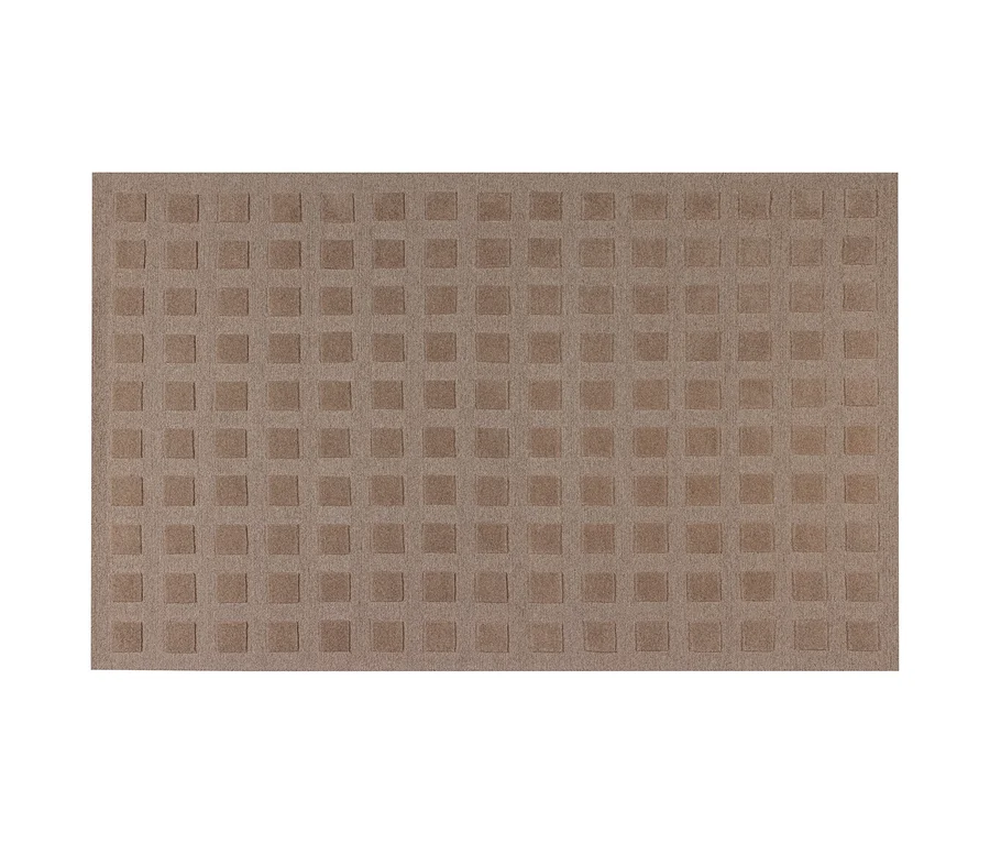 Braune rechteckige Matte mit einem Gittermuster aus erhabenen Quadraten.