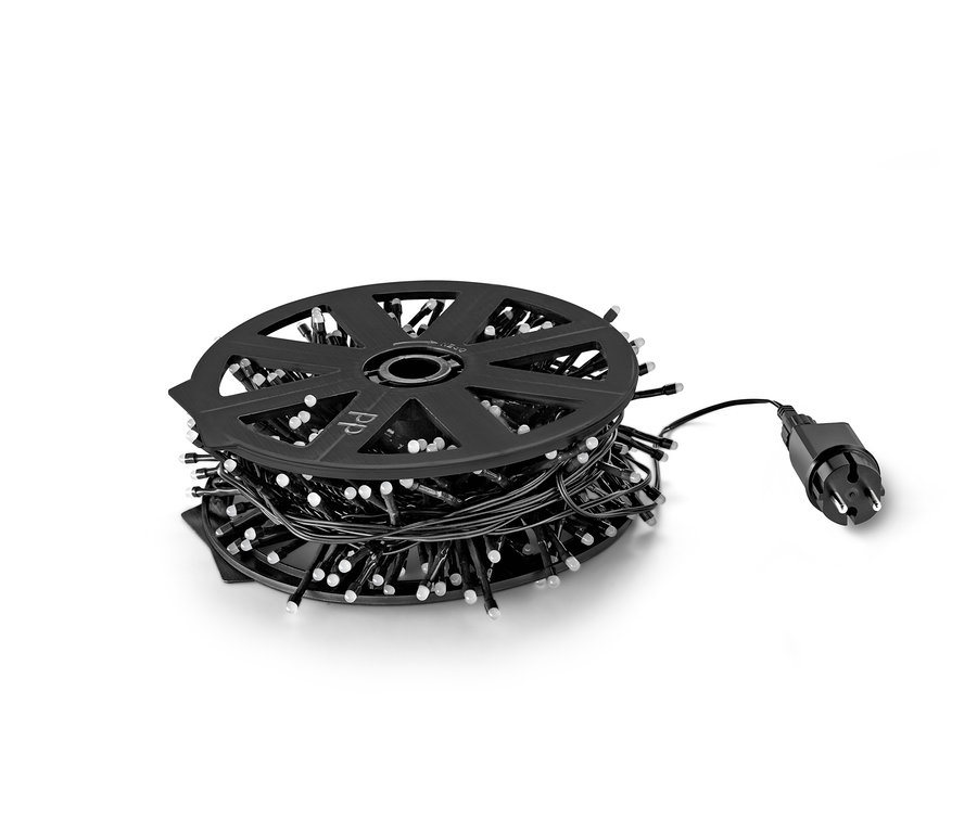 Schwarze Spule mit LED-Outdoor-Lichterkette, 120 LEDs.