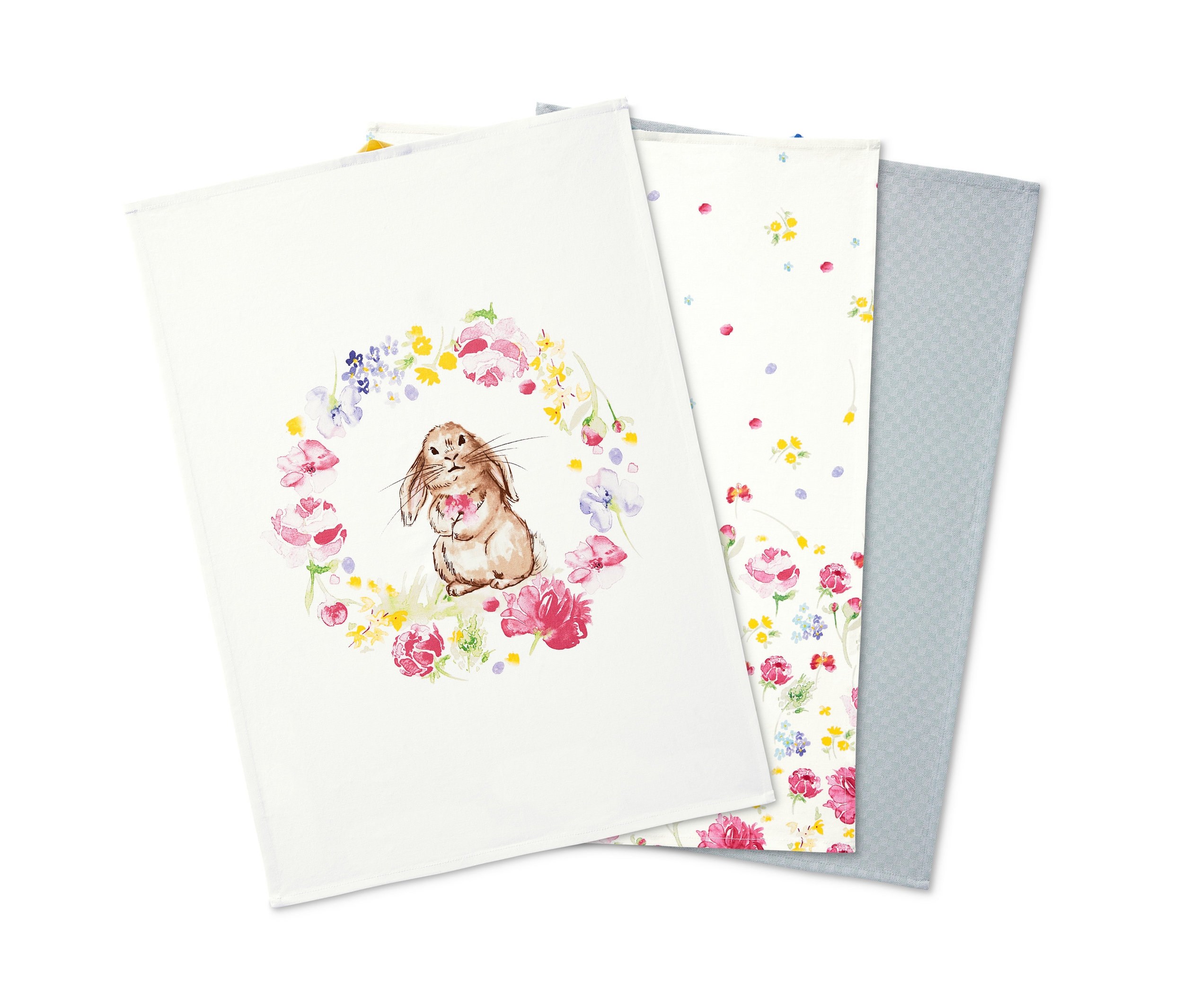 Ein Set aus drei Geschirrtüchern mit verschiedenen Designs: ein Hase in einem Blumenkranz, kleine Blumen und einfarbig grau.