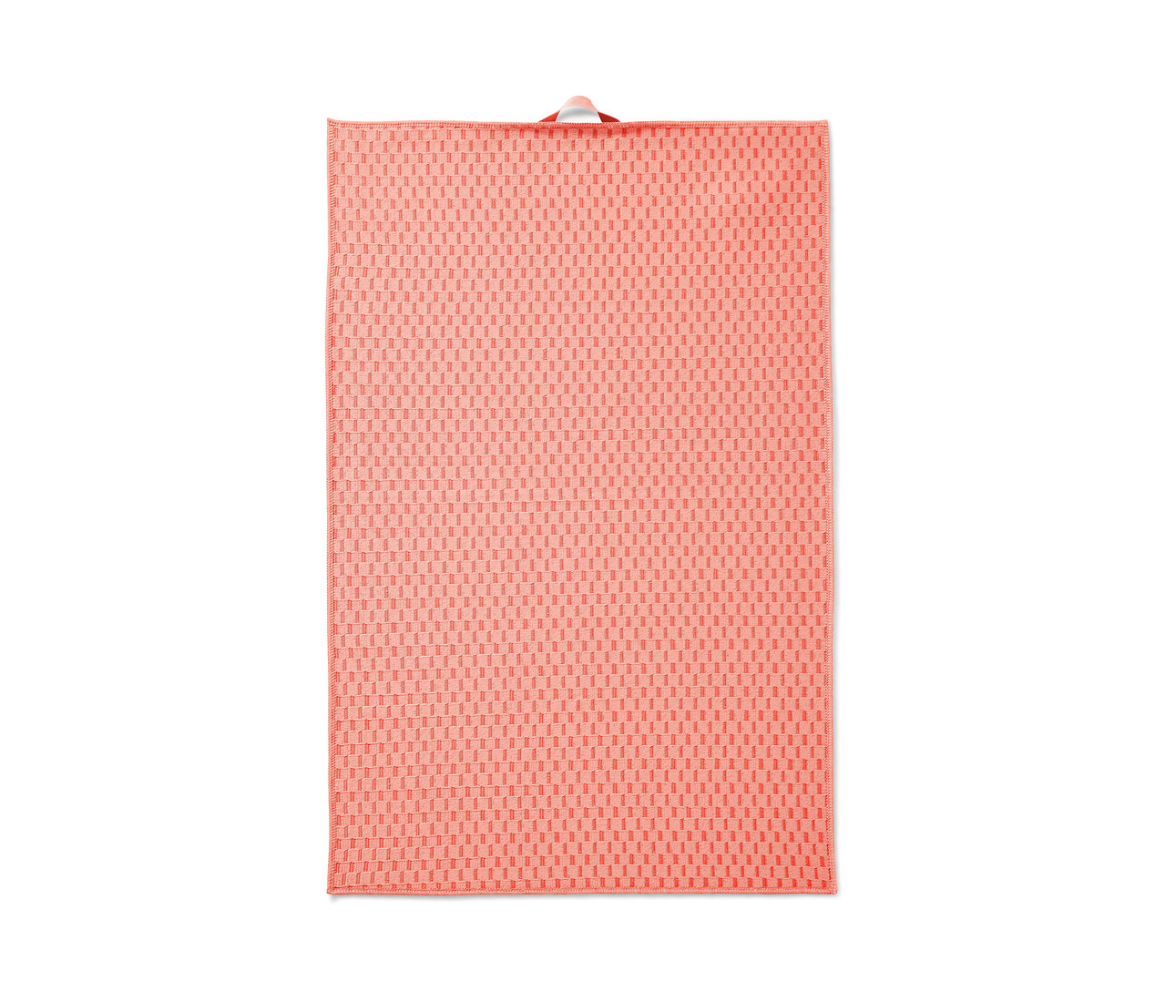 Nahaufnahme eines lachsfarbenen Geschirrtuchs mit Textur.