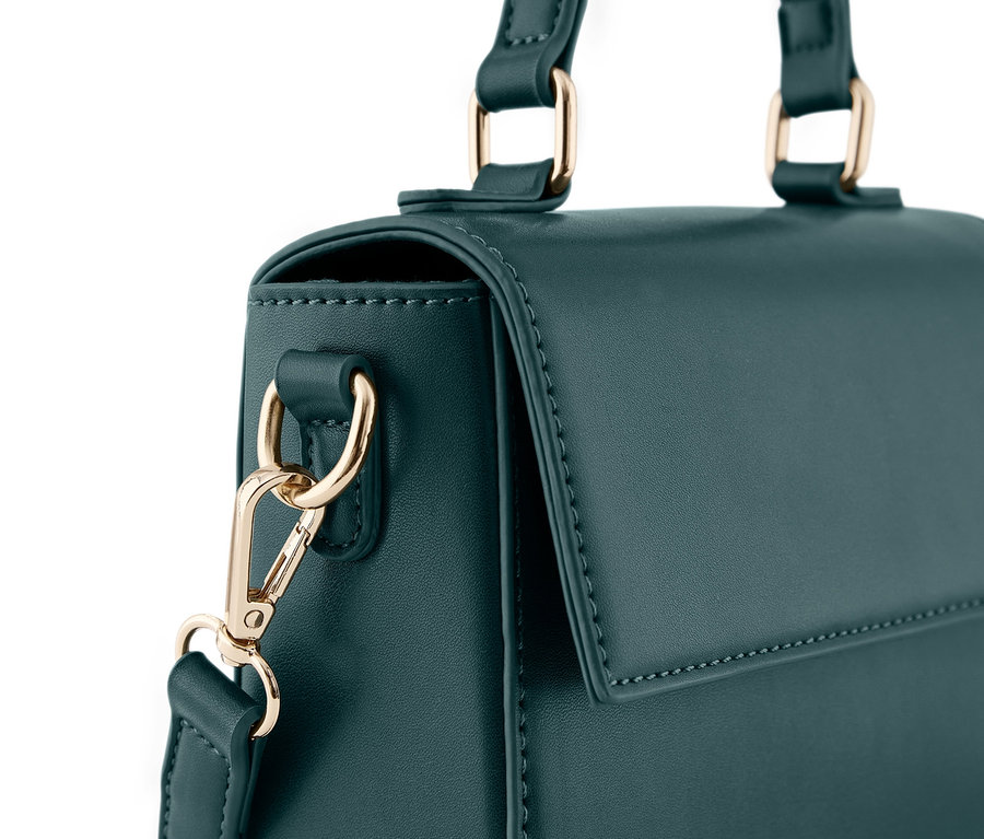 Detailaufnahme einer grünen Umhängetasche.