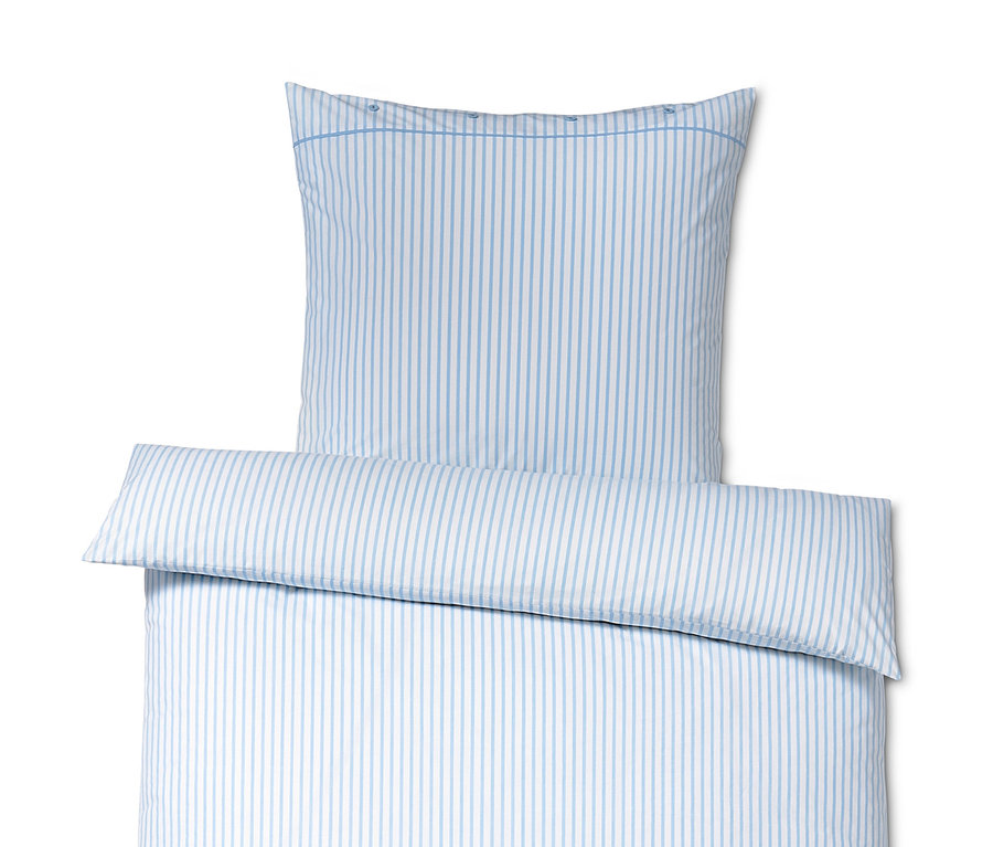 Gestreifte Perkal-Bettwäsche in Normalgröße und eine Perkal-Bettwäsche in Übergröße.