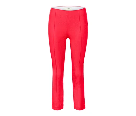 Eine rote 7/8-Stretchhose.