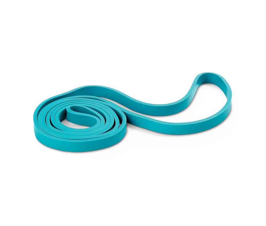 Ein aufgerolltes Trainingsband in Türkis auf einem weißen Hintergrund.