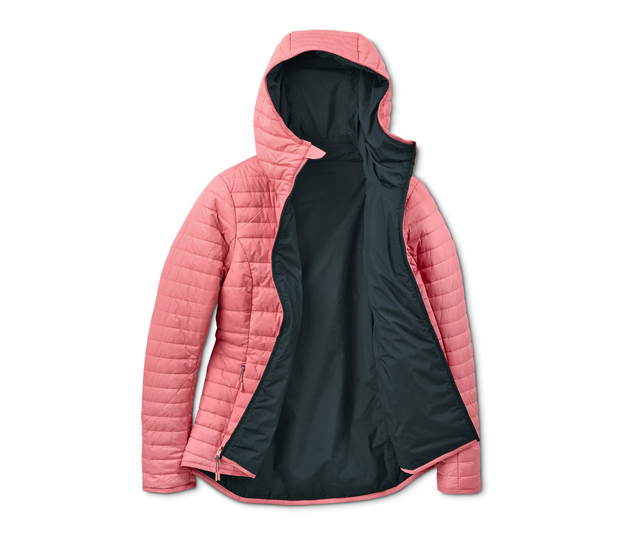 Eine rosa, wasserdichte Wende-Steppjacke mit Kapuze und dunkelgrauem Futter.