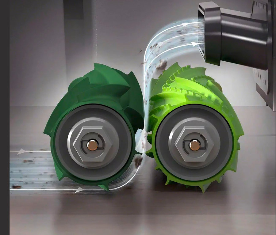 Nahaufnahme von zwei grünen iRobot Roomba i5+ Bürsten, die Schmutz vom Boden entfernen.