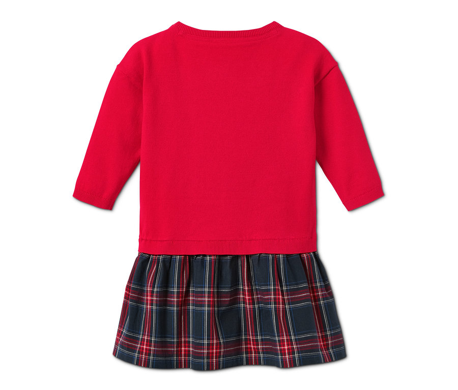 Rotes Strickkleid mit kariertem Rock.