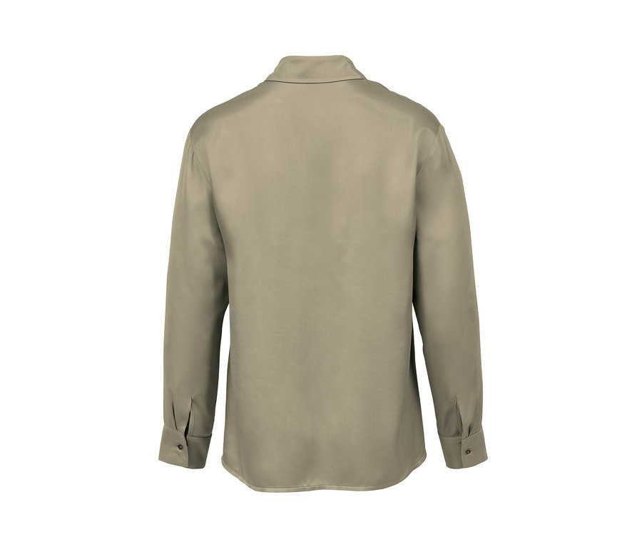 Rückansicht einer khaki Hemdbluse.