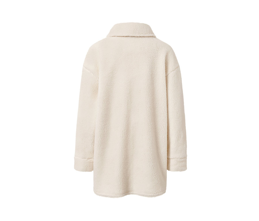 Rückansicht eines Teddy-Overshirts.