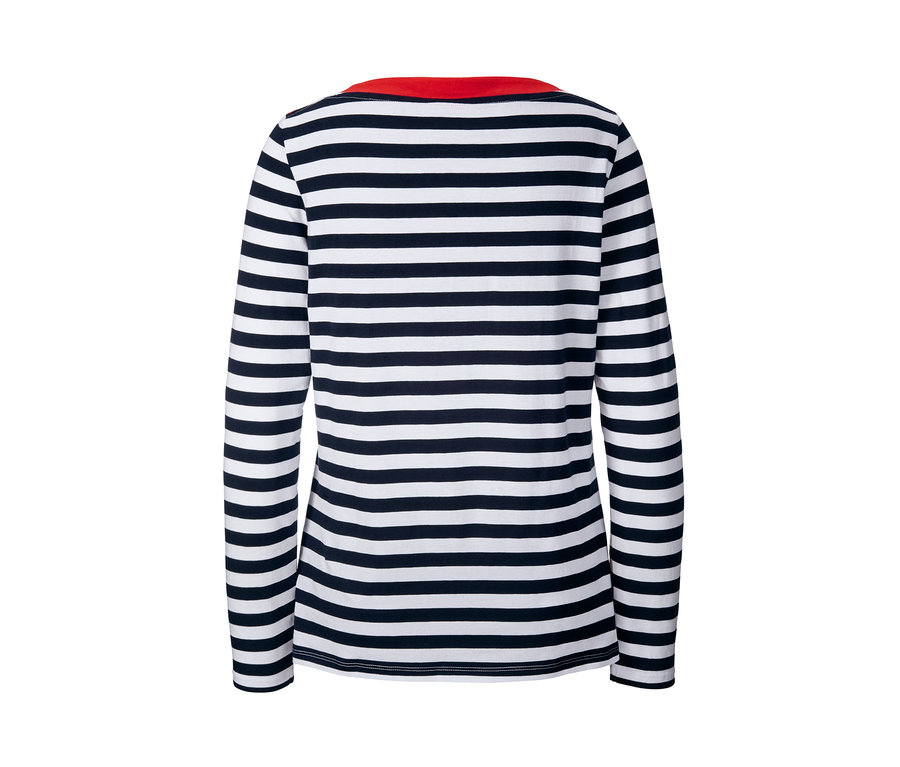Gestreiftes Langarmshirt mit rotem Saum am Ausschnitt.