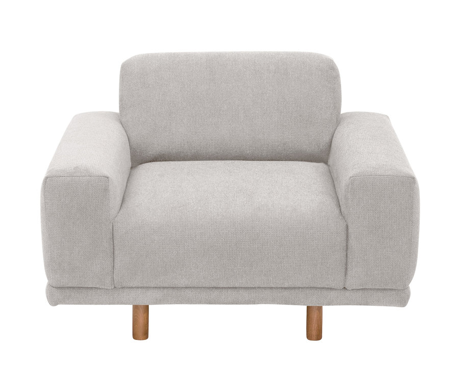 Silberfarbener Sessel »Penelope« auf Holzfüßen.