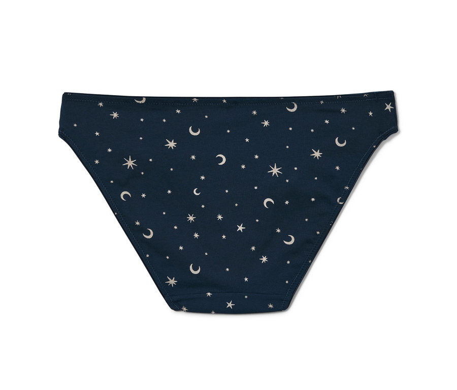 Nahaufnahme eines einzelnen Slips aus einem 5er-Pack, marineblau mit Stern- und Mondmuster.