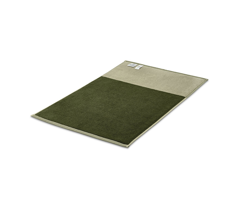 Hochwertiger sandgrün-moosgrüner Jacquard-Duschvorleger.