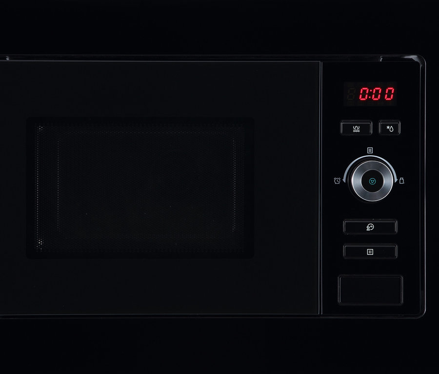 Schwarze Respekta-Einbaumikrowelle »MW 800G« mit 800 Watt.