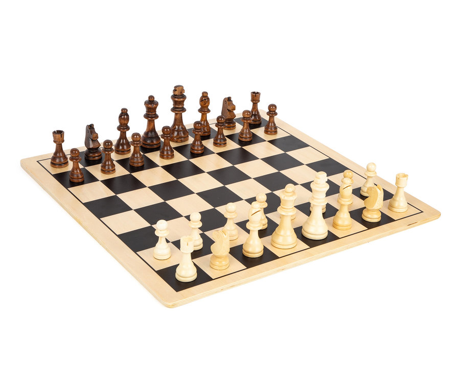 Schachbrett mit weißen und braunen Figuren von small foot »Schach und Dame XL«.
