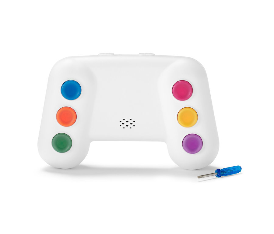 Weißer Elektronischer Gedächtnistrainer mit bunten Knöpfen und blauem Schraubendreher.