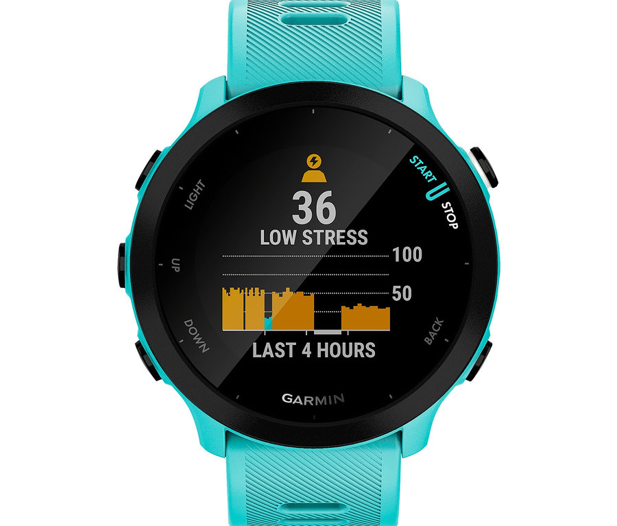 Detailaufnahme der türkisfarbenen GARMIN Forerunner 55. Das Display zeigt den Stresslevel und ein Diagramm der letzten 4 Stunden.