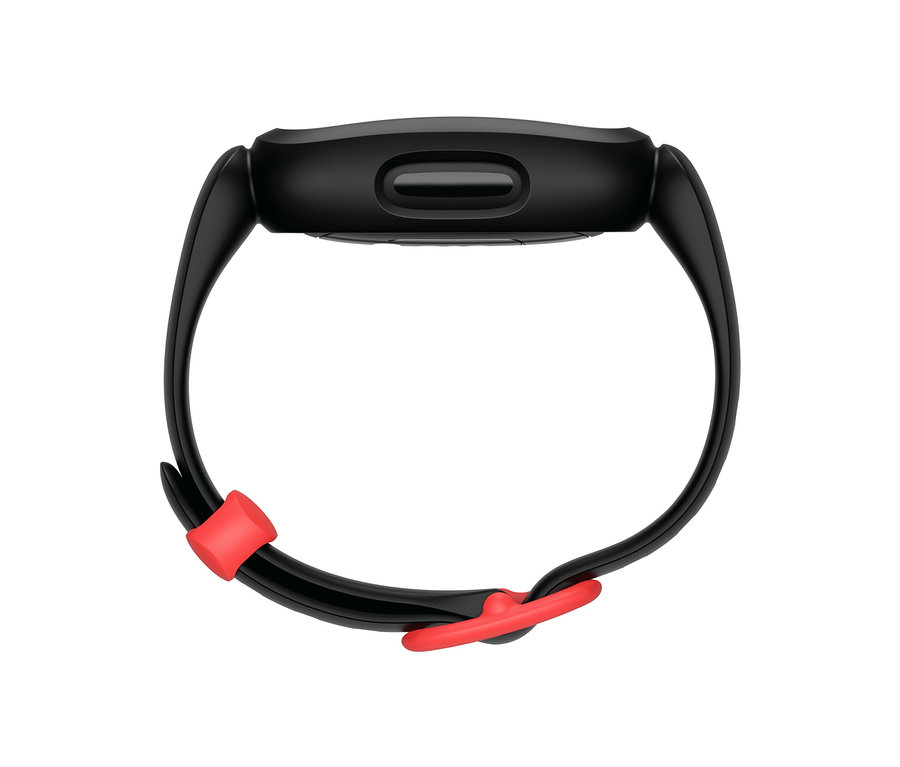 Detailansicht eines schwarzen Fitness-Trackers mit rotem Verschluss. Zu sehen ist ein »Ace 3 Kids« Aktivitäts-Tracker von Fitbit.