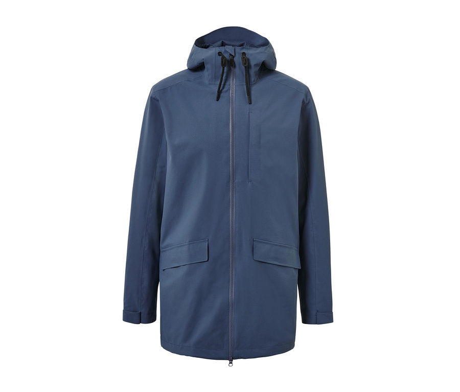 Blaue Outdoorjacke mit Kapuze.