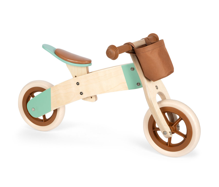 small foot Laufrad und -dreirad-Trike »Maxi« aus Holz mit braunem Sattel und Korb.